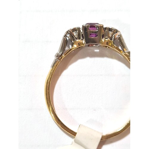 198 - An 18ct gold 3-stone ruby and diamond ring, set with square-cut ruby and round brilliant-cut diamond... 