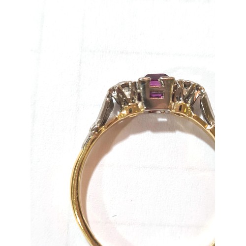 198 - An 18ct gold 3-stone ruby and diamond ring, set with square-cut ruby and round brilliant-cut diamond... 