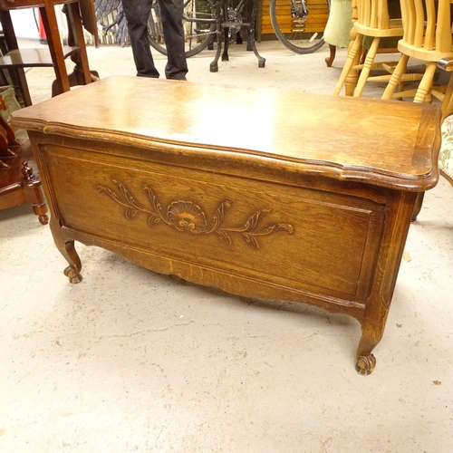 2673 - A French oak blanket box, W90cm, H50cm, D40cm