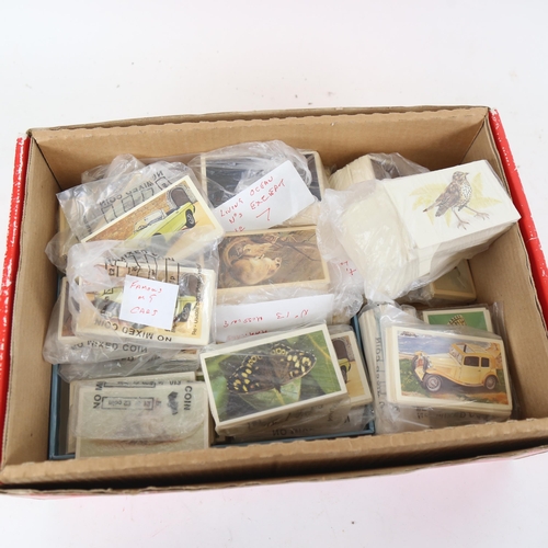 100 - A quantity of Vintage cigarette cards (boxful)