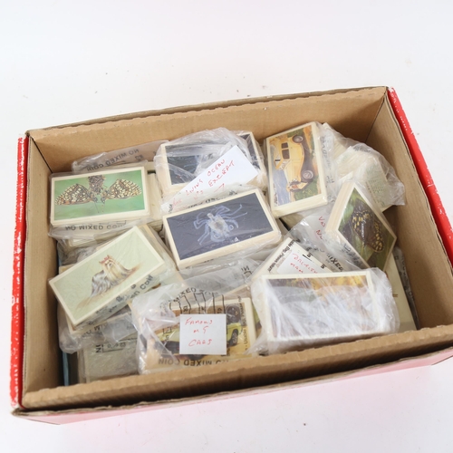 100 - A quantity of Vintage cigarette cards (boxful)