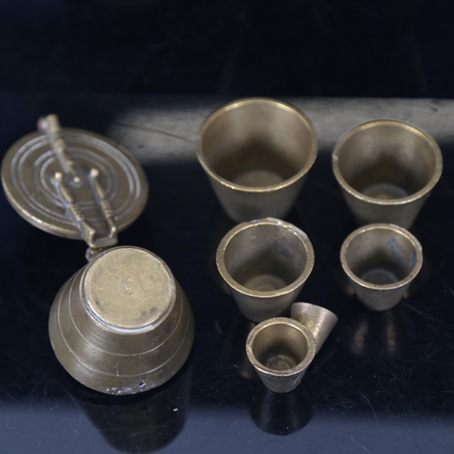 162 - A graduated set of 6 x 19th century brass tapered cup weights, in brass case