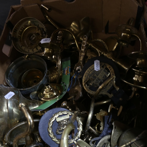 248 - A quantity of brass items, including horse brasses, candlesticks, oil lamps etc (boxful)