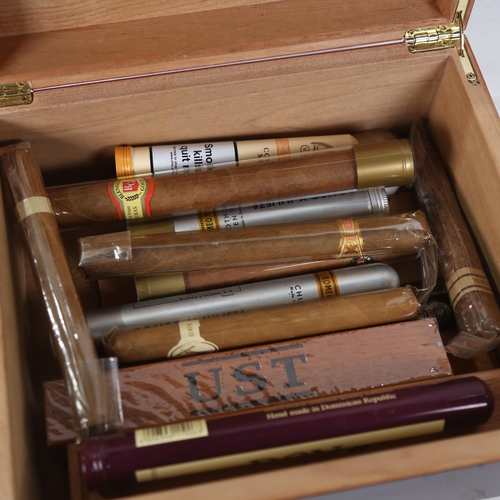 514 - A humidor containing 15 wrapped cigars