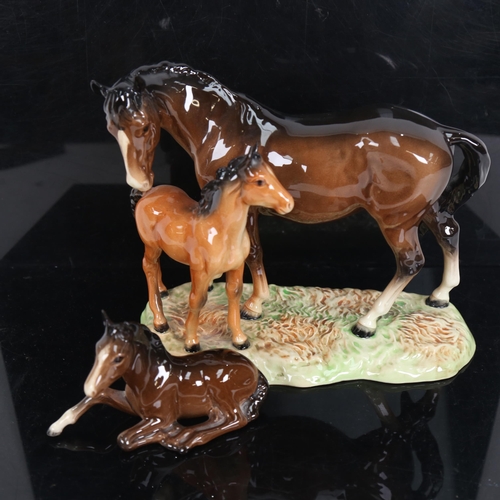 716 - Beswick porcelain mare and foal group, and Beswick recumbent foal, model 915 (2)