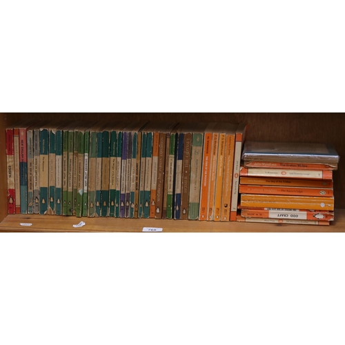 768 - A quantity of Penguin books