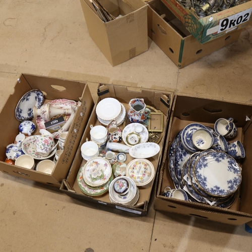 890 - A large quantity of various ceramics (3 boxes)