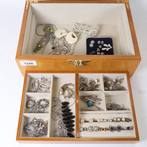 1250 - A large quantity of silver jewellery, to include brooches, earrings, necklaces etc, in a fitted jewe... 