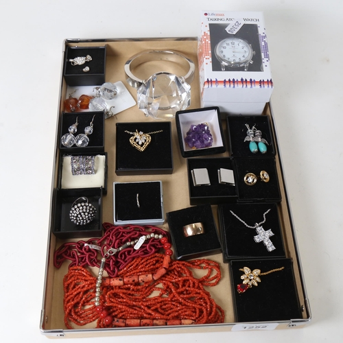 1252 - A tray of mixed costume jewellery, to include coral necklace, amethyst pendant, stone set pendants a... 