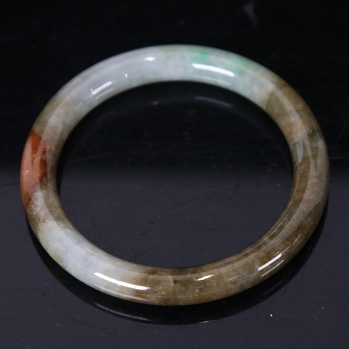 1256 - A Chinese carved and polished jade slave bangle