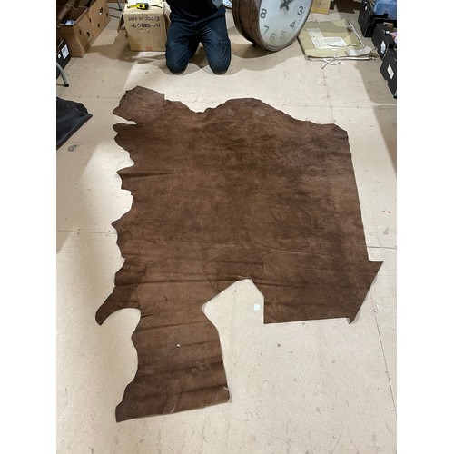 484 - 3 full dark brown leather hides: 290x250cm, 250x230cm, 250x220cm and one half light brown leather hi... 