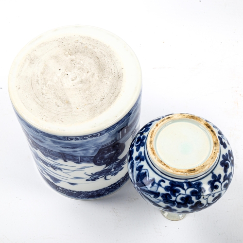 1067 - A large Chinese blue and white porcelain tankard with dragon handle, height 13cm, rim diameter 11cm,... 