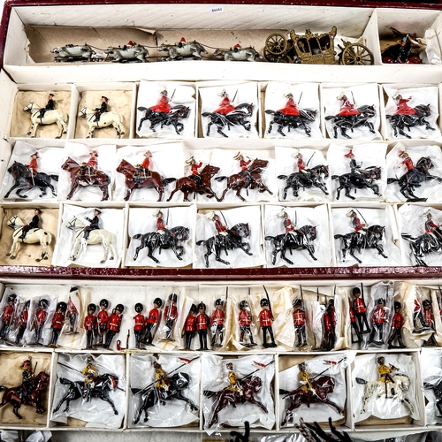 1079 - Rare Britains large scale pre-War Coronation set, in original box on 2 layers, including 3 Yeoman, 1... 