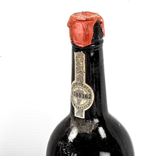 1152 - A bottle of Warre's 1966 vintage port