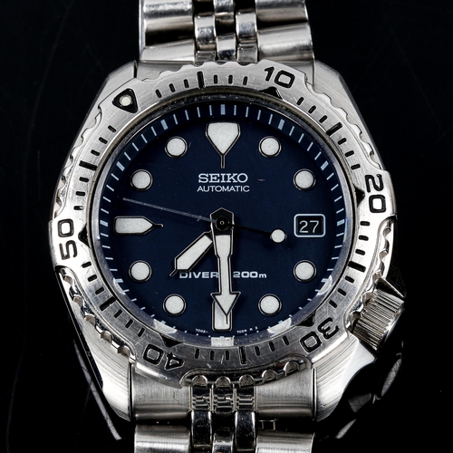 82 - SEIKO - a stainless steel Scuba Diver's automatic bracelet watch, ref. 7002-7020, blue dial with lum... 