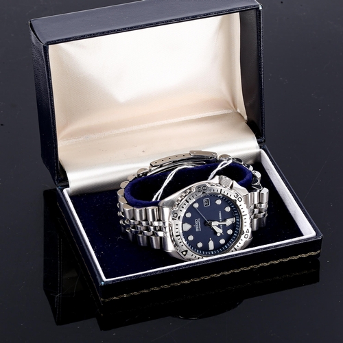 82 - SEIKO - a stainless steel Scuba Diver's automatic bracelet watch, ref. 7002-7020, blue dial with lum... 