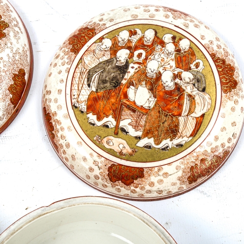 1203 - A pair of Japanese Satsuma porcelain circular boxes and covers, with painted lid depicting a group o... 