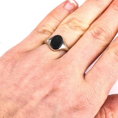 196 - An early 20th century 18ct white gold black onyx signet ring, maker's marks G and C, hallmarks Londo... 