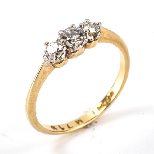 225 - An 18ct gold 3-stone diamond ring, set with round brilliant-cut diamonds, total diamond content appr... 