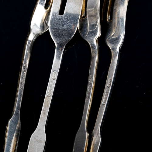 284 - LIBERTY & CO - a cased set of 6 George V silver pastry forks, Jubilee hallmarks Birmingham 1935, len... 