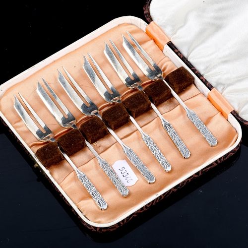 284 - LIBERTY & CO - a cased set of 6 George V silver pastry forks, Jubilee hallmarks Birmingham 1935, len... 