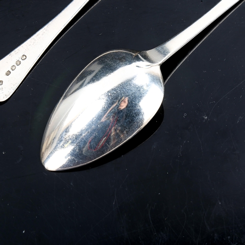 288 - A pair of George III silver Old English pattern serving spoons, by John Lias, hallmarks London 1813,... 