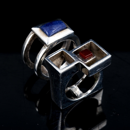 310 - 2 mid-century abstract stone set rings, comprising geometric agate silver plated example and circula... 