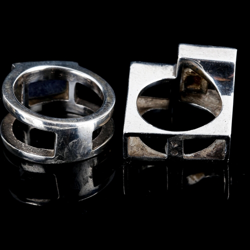 310 - 2 mid-century abstract stone set rings, comprising geometric agate silver plated example and circula... 