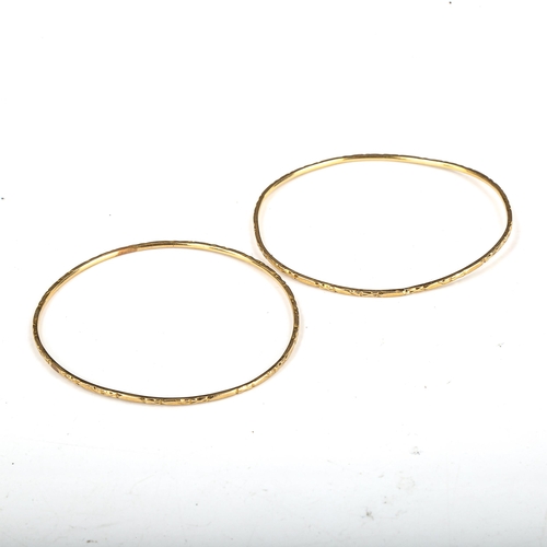 368 - A pair of Indian unmarked gold bangles, tests as 18ct, diameter 6cm, 11.9g total (2)