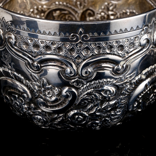 379 - 2 Victorian silver bowls, relief embossed foliate decoration, hallmarks 1894 and 1898, diameter 9.5c... 