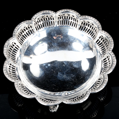 401 - An Edward VIII silver bon bon dish with pierced gallery, by Synyer & Beddoes, hallmarks Birmingham 1... 