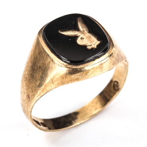 404 - A late 20th century 9ct gold black onyx Playboy bunny signet ring, hallmarks London 1986, setting he... 