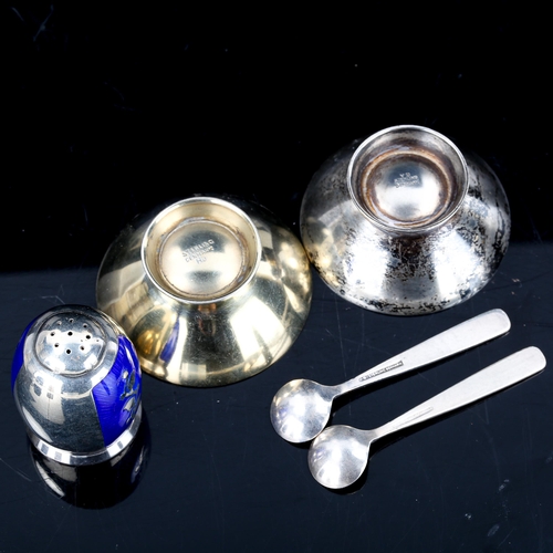 421 - Various Danish sterling silver and enamel items, comprising salt cellars , spoons and a pepperette, ... 