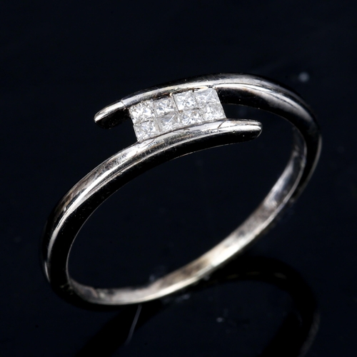 468 - A modern 9ct white gold diamond crossover ring set with Princess-cut diamonds, total diamond content... 