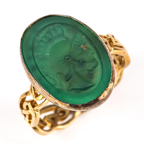 476 - A modern silver-gilt green agate seal ring, intaglio carved with centurion profile, setting height 2... 