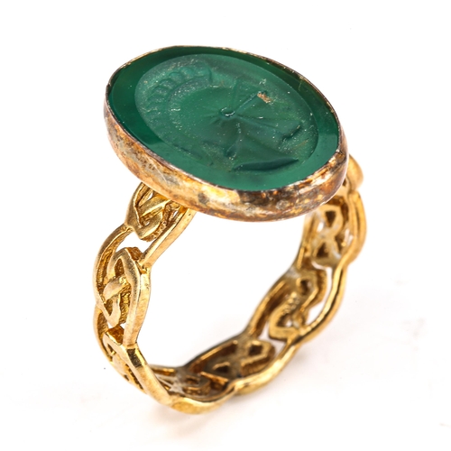 476 - A modern silver-gilt green agate seal ring, intaglio carved with centurion profile, setting height 2... 