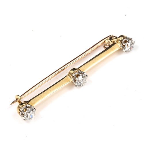 545 - An unmarked gold 3-stone diamond bar brooch, set with round brilliant-cut diamonds, total diamond co... 