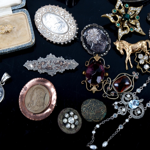 569 - Various jewellery, including Victorian lava cameo brooch, 15ct gold brooch, 2.3g, Blue John pendant,... 