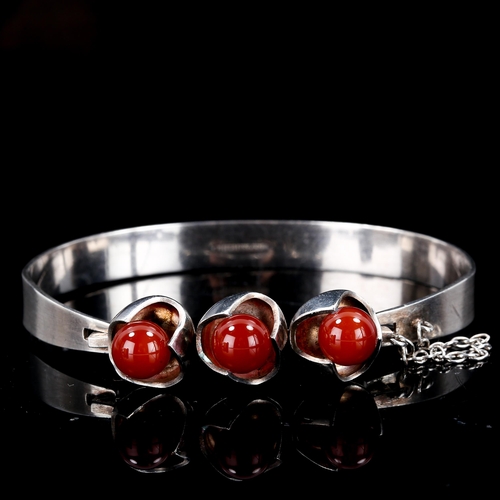 578 - SALOVAARA - a Vintage Finnish stylised sterling silver carnelian bead torque bracelet, Turku, bead d... 