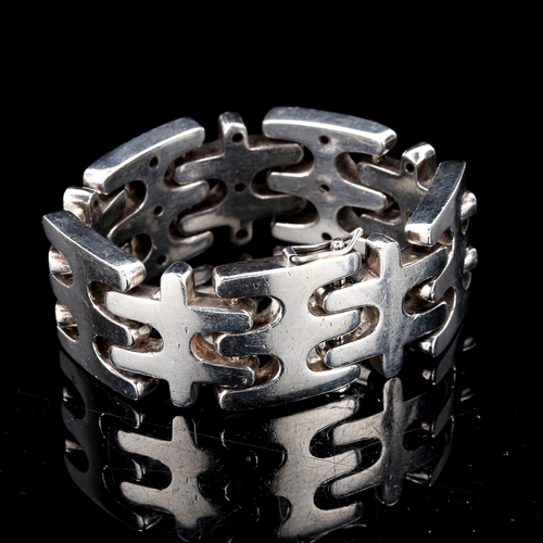 579 - BUDDHATOBUDDHA.COM - a modern handmade Balinese unmarked silver puzzle bracelet, bracelet length 20c... 