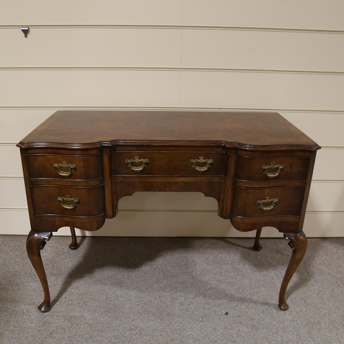 1076 - A walnut kneehole writing desk with frieze drawers and cabriole legs, early 20th century, width 113c... 