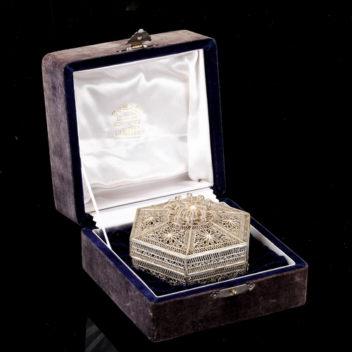 269 - A Chinese hexagonal silver filigree jewel box and cover, with chrysanthemum decoration surrounding c... 