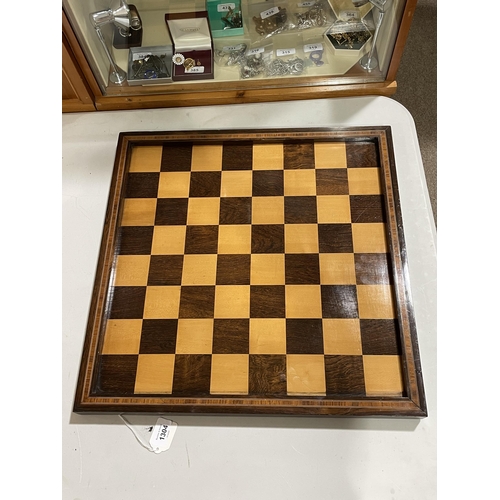 1304 - A large Victorian rosewood and satinwood tournament-size chess board, in banded rosewood frame, widt... 