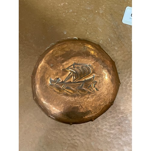 1059 - ***WITHDRAWN*** A group of Arts and Crafts metalware, comprising Newlyn hammered copper tray, diamet... 