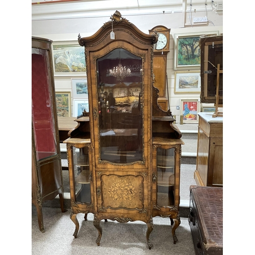 1289 - An ornate 19th century walnut and marquetry inlaid vitrine cabinet, flanked by smaller side cabinets... 