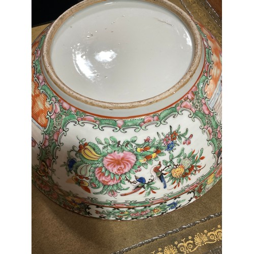 1222 - A Chinese famille rose porcelain bowl, with painted enamel decoration, diameter 30cm