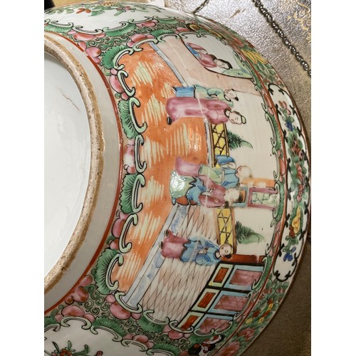 1222 - A Chinese famille rose porcelain bowl, with painted enamel decoration, diameter 30cm