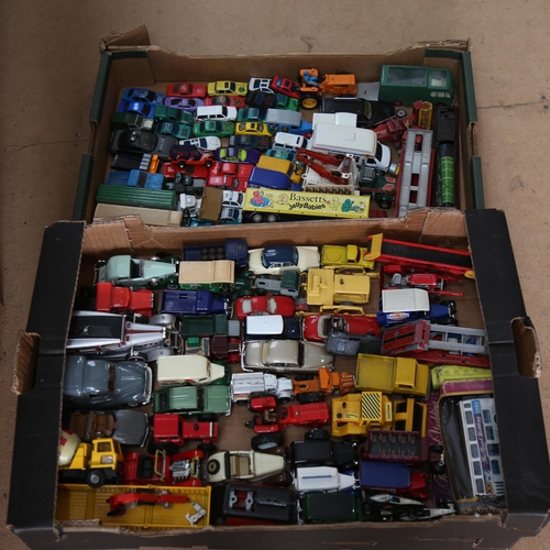 101 - A large quantity of various diecast and plastic model toy cars and vehicles, including Matchbox (3 b... 