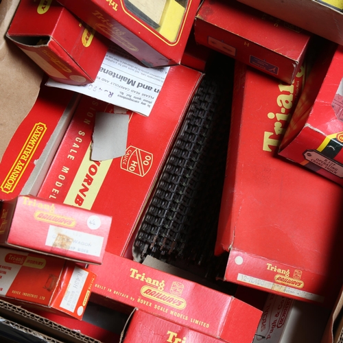 110 - TRI-ANG HORNBY - a large quantity of boxed coaches, carriages and tenders (boxful)