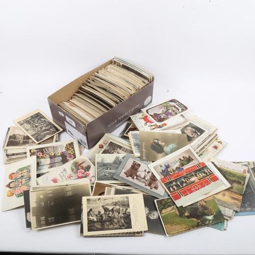 239 - A quantity of Vintage loose postcards, including topographical (boxful)